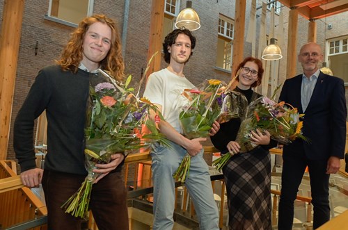 Van links naar rechts: Seb Verlinden, Matthias Van Laer, Annamaria Van Ingelgem en Arnoud-Jan Bijsterveld (juryvoorzitter)